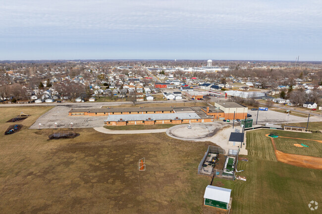 Sunnyside Elementary School receives an overall Niche grade of C+.