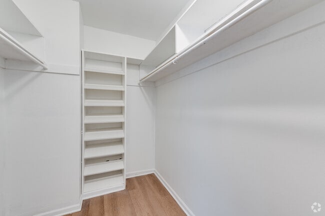 1 BR, 1BA - 770 - 800 SF