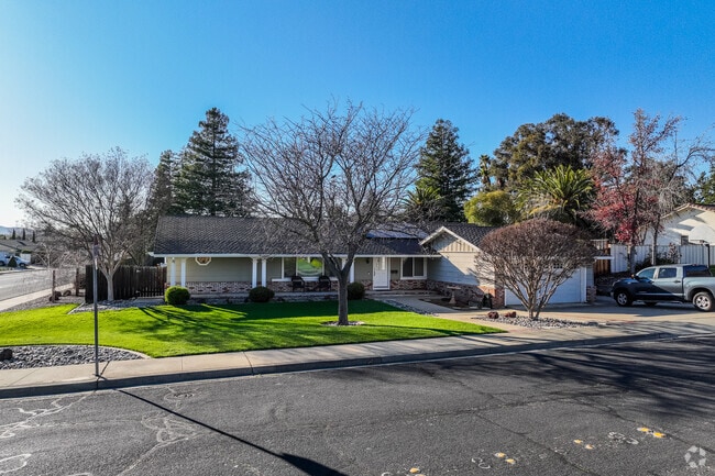 It's common to see ranch style homes in Whispering Pines.