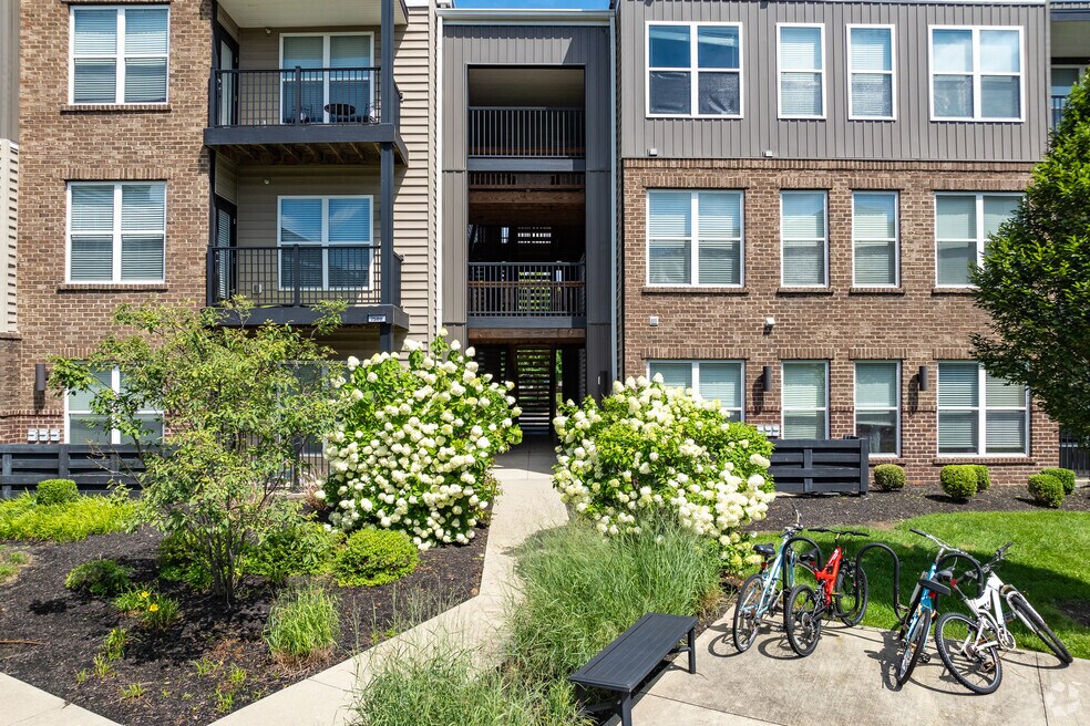 Stafford House, Columbus, OH 43235 - photo 1