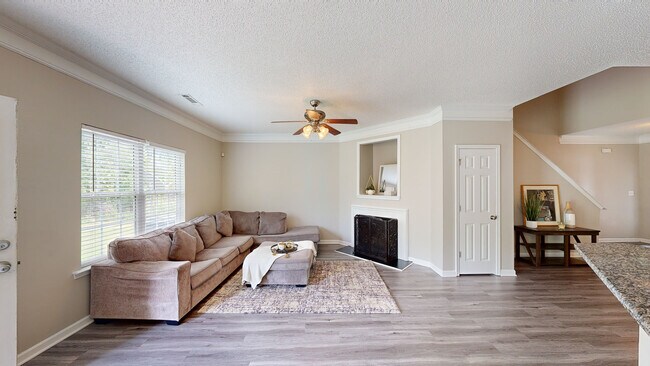 320 Clover Brook Dr, Locust Grove, GA 30248 - photo 2