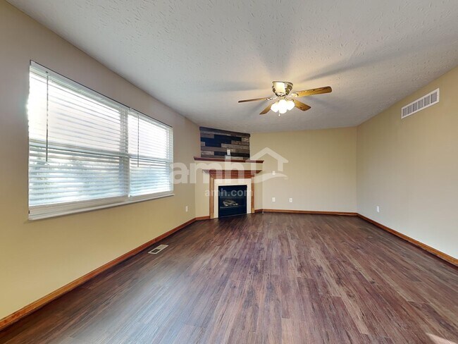 7036 Maple Crest Ct, Hamilton, OH 45011 - photo 6