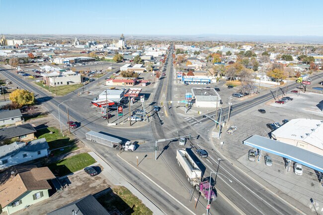 Broadway Avenue anchors Buhl’s shopping and dining scene downtown.