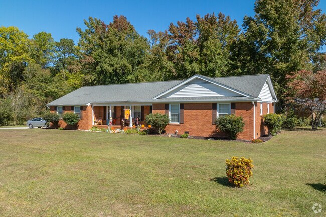 Ranch homes are found throughout the neighborhood of Parkwood.