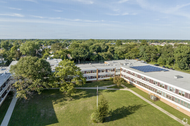 Wantagh Middle School  has 662 students in grades 6-8 with a student-teacher ratio of 11 to 1.