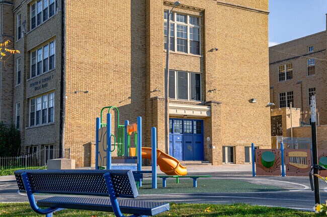 Academia de Lenguaje y Bellas Artes provides bilingual K-8 schooling in Burnham Park.