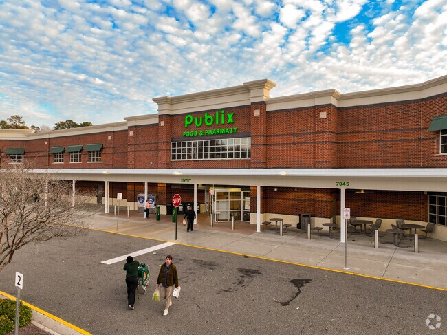 Westover Hills residents have easy access to Publix