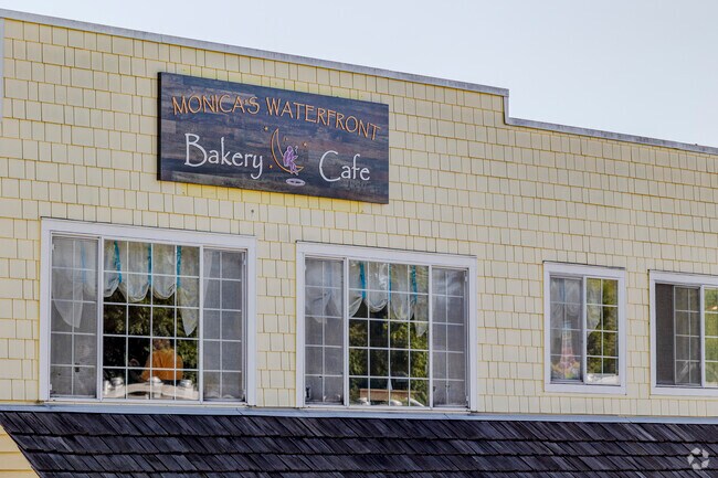 People in Old Town Silverdale area will enjoy Monica's Waterside Bakery & Cafe.
