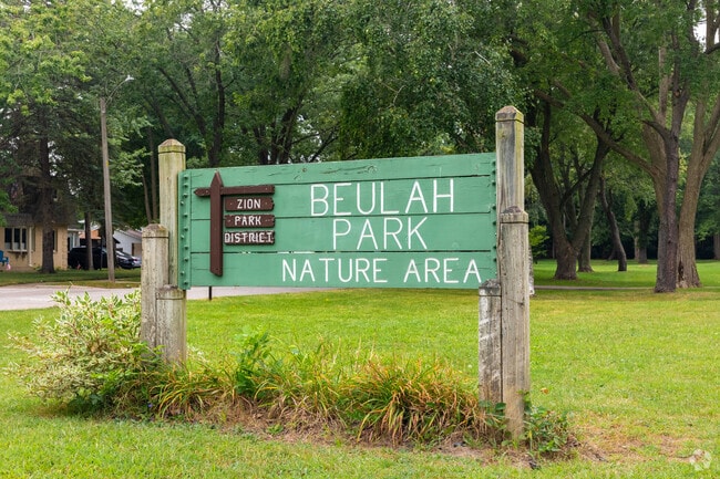 Beulah Park is a scenic neighborhood close to Zion, IL and Lake Michigan.