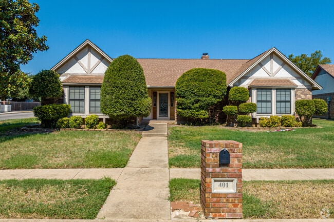 Parts of Saginaw are home to established ranch-style houses on wide, quiet neighborhood streets.