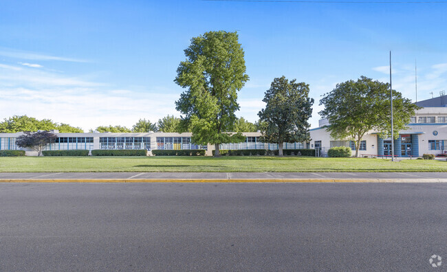 Magnolia Elementary School in Oakdale, Ca vision is to be a world class school system.