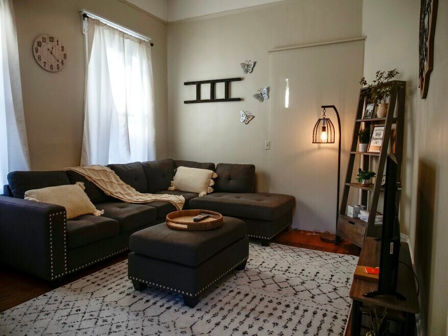 115 W 36th St unit 1 Bedroom 1 Bath, Savannah, GA 31401 - photo 1