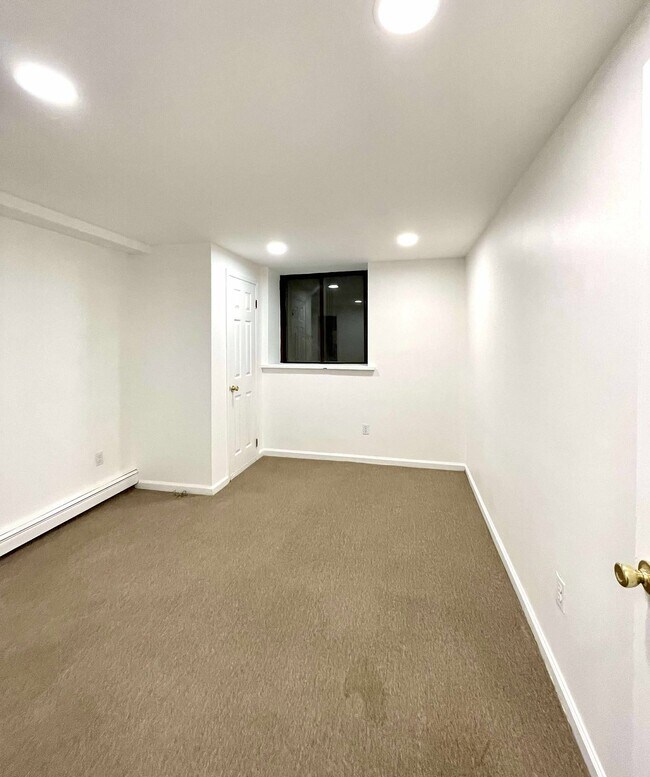 4152 71st St unit 1 bedroom apartment, Woodside, NY 11377 - photo 4