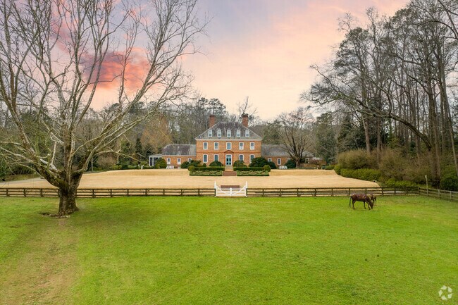 You'll find mansions that reside on many acres in Mount Paran-Northside.