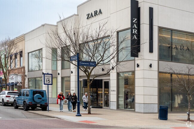Easton is the home of many world-known brands like Zara, North Face,Tiffany and many more.