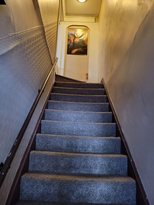 231 Emming St unit 2, Cincinnati, OH 45219 - photo 3