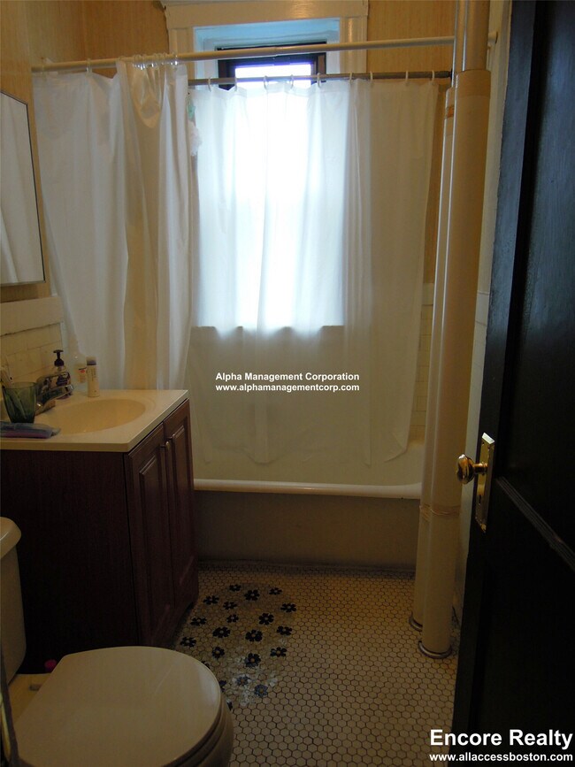 17-19-19 Washington St S unit 104, Malden, MA 02148 - photo 3