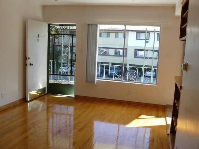 15529 Moorpark St unit 3, Encino, CA 91436 - photo 5