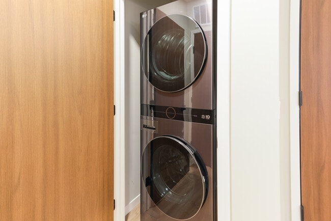 2630 N Hackett Ave unit 414, Milwaukee, WI 53211 - photo 6