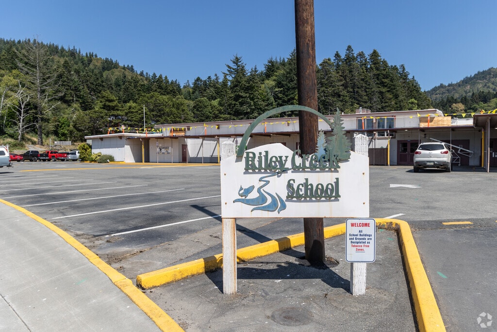 Riley Creek Elementary School is a public school in Gold Beach, OR.