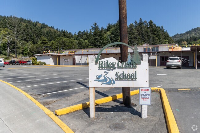 Riley Creek Elementary School is a public school in Gold Beach, OR.