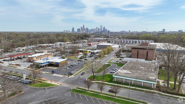 A short three-mile commute connects Enderly Park to Charlotte’s Center City.