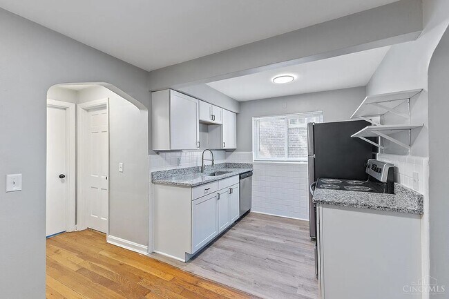 6317 Girard Ave unit 3, Cincinnati, OH 45213 - photo 4