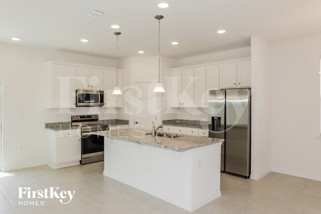 1570 Isleta Lp, Kissimmee, FL 34741 - photo 5