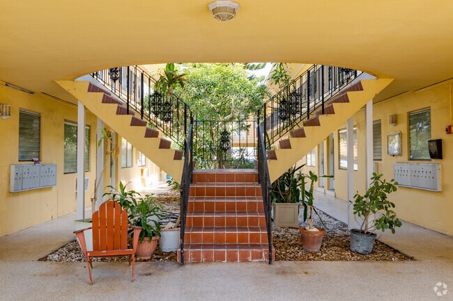 Many smaller buildings in South Pointe, built in the 1940s, offer interior courtyards.