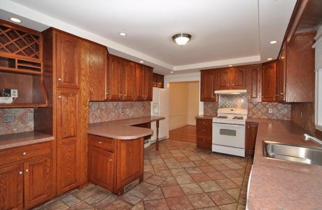 25-27-27 Crosby Rd unit 2, Newton, MA 02467 - photo 2