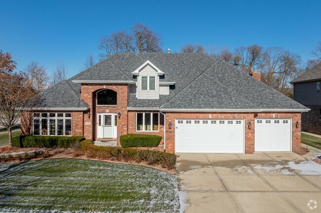 New traditional homes are common in Silver Lake North.
