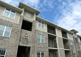 782 Clifty Dr, Columbus, IN 47201