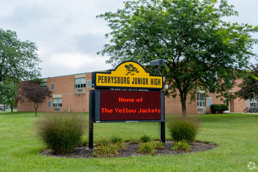 Perrysburg Junior High School, Rankings & Reviews - Homes.com