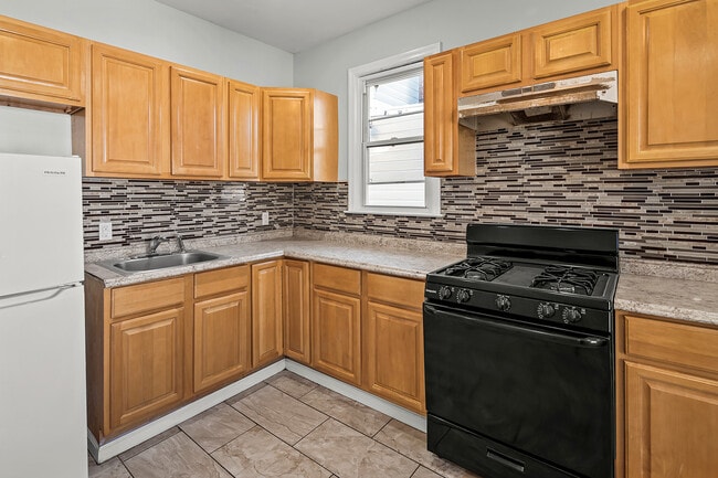 69 Cedar Ave unit 2, Newark, NJ 07106 - photo 3