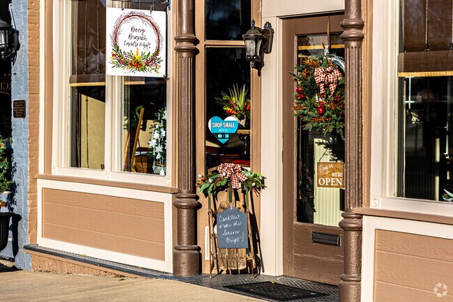 Spring Hill is a charming neighborhood.