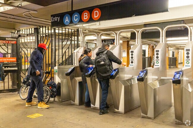 Residents of Sugar Hill can get to midtown Manhattan in 15 minutes.