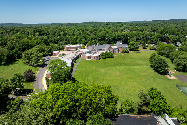 Oak Street Elementary School is a highly rated, public school located in Bernards Township, NJ.