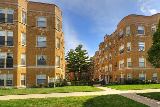 Renovated Units Blocks From The Lake and Downtown Evanston!, Evanston, IL 60202 - photo 3