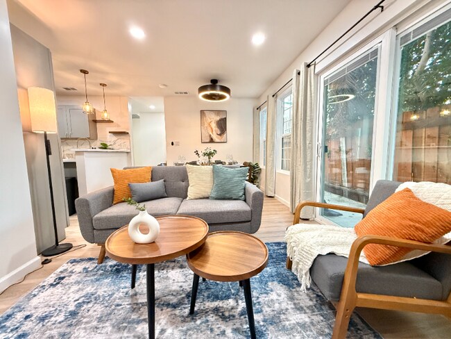 3229 S Sherbourne Dr unit 1/3 BACK UNIT, Los Angeles, CA 90034 - photo 2