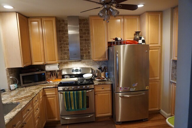 Stratford House unit 1004, Reston, VA 20190 - photo 3