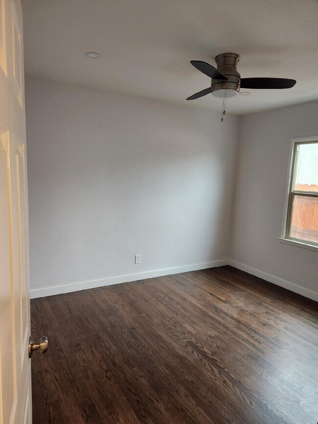 914 N Olive St unit 914, Anaheim, CA 92805 - photo 6