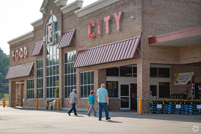 Food City is the main grocery store for the community in Graysville.