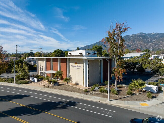 A number of very successful actors/entertainers have attended our Excelsior School .