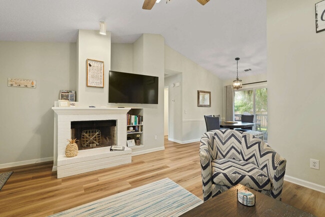 529 Pointe S Dr unit ID1244829P, Savannah, GA 31410 - photo 3