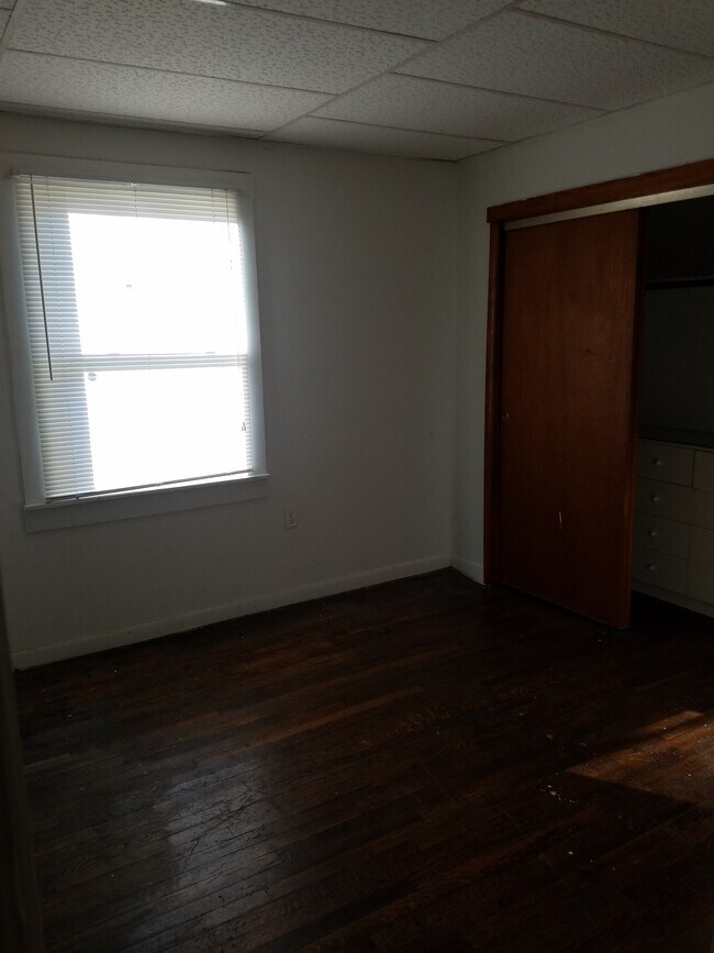 444 E Main St unit 444 APT, Newark, OH 43055 - photo 6