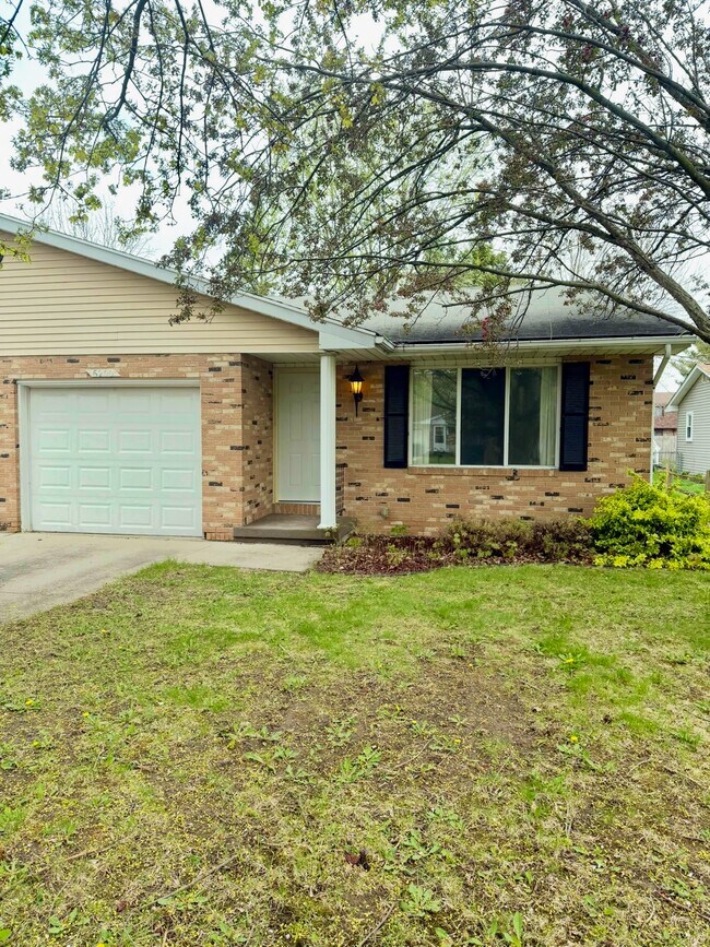 6200 Amanda Dr, Saginaw, MI 48638