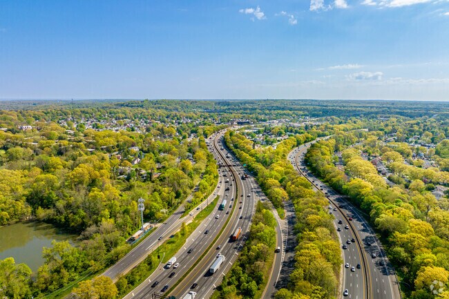 Easy Access to Roslyn Heights via the Long Island Expressway and the Northern Parkway.