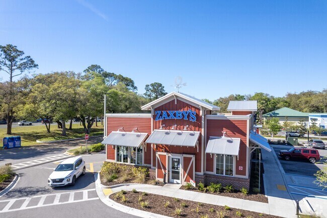 The St. Augustine Shores neighborhood offers a wide variety of fast food options.