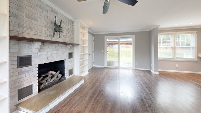 121 Evergreen Ln, Meriden, CT 06450 - photo 2