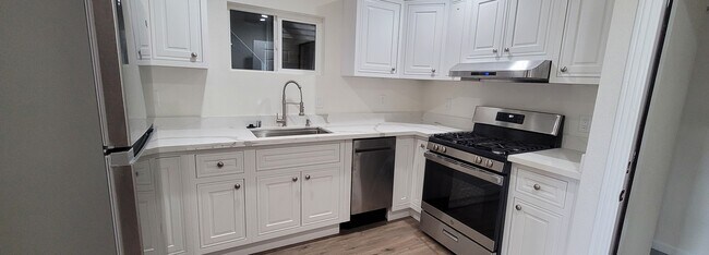 648 10th Ave unit Renovated 1br 1ba pl, San Francisco, CA 94118 - photo 4